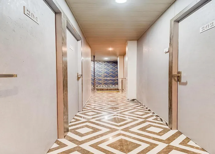 Oyo Flagship Hotel Qubic